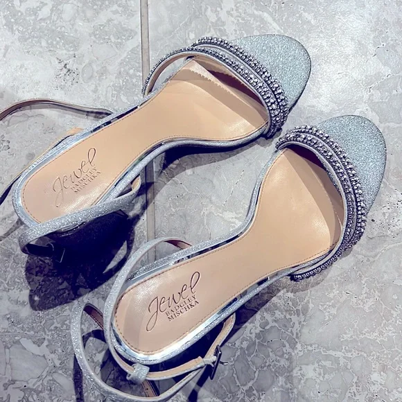 Jewel Badgley Mischka Rosa Sandals in Silver Size 10M in Box